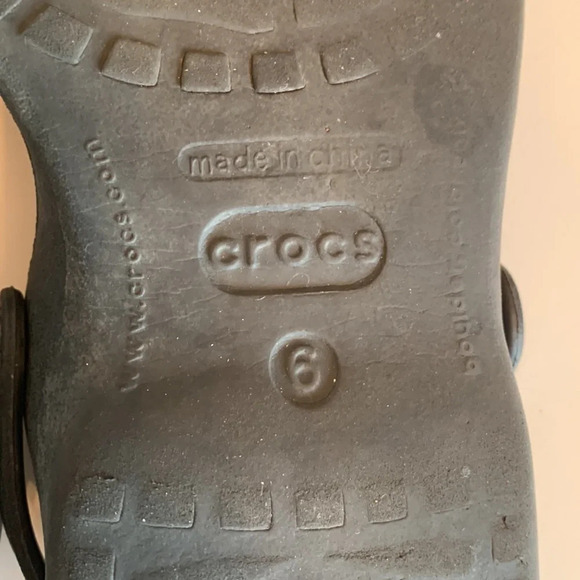 Crocs sandals woman’s size 6 black  with adjustable strap - Picture 8 of 9